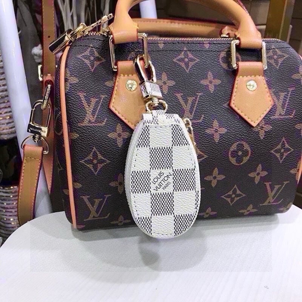 ブランドキーホルダー着用イメージ